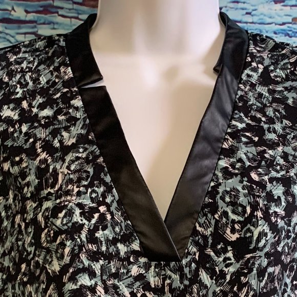 Banana Republic Sleeveless Shift Dress - Picture 9 of 10